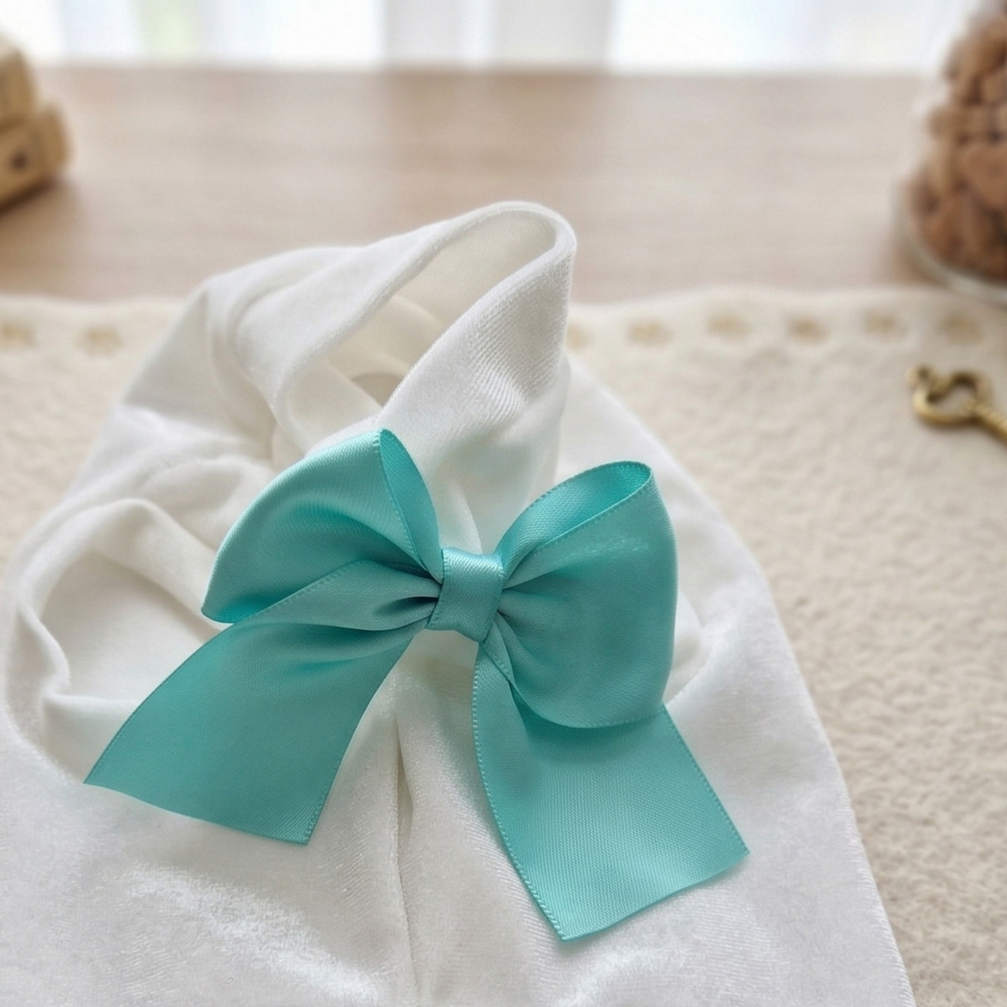Mad Hatter Tiffany Sweatshirt - Ciniglia Vellutata con Rouche Pizzo e Fiocco Cuoricino